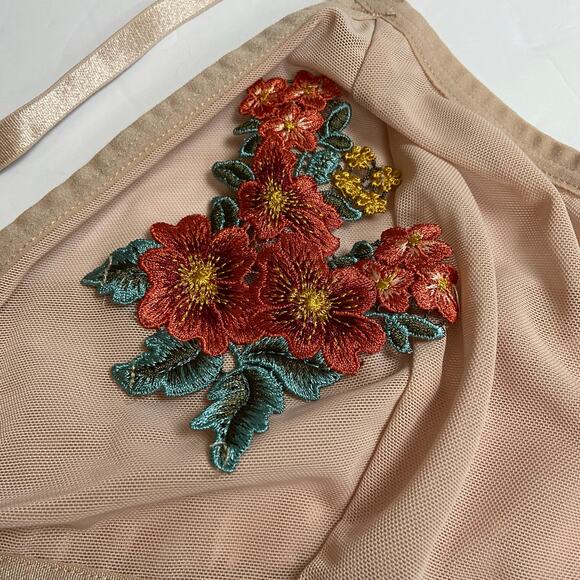 Torrid Women's Strappy Mesh Floral Applique Bralette Size 3X - Picture 2 of 9